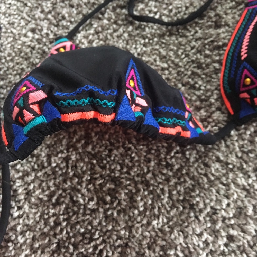 Triangle Design Bikini Top - Picture 5 of 8